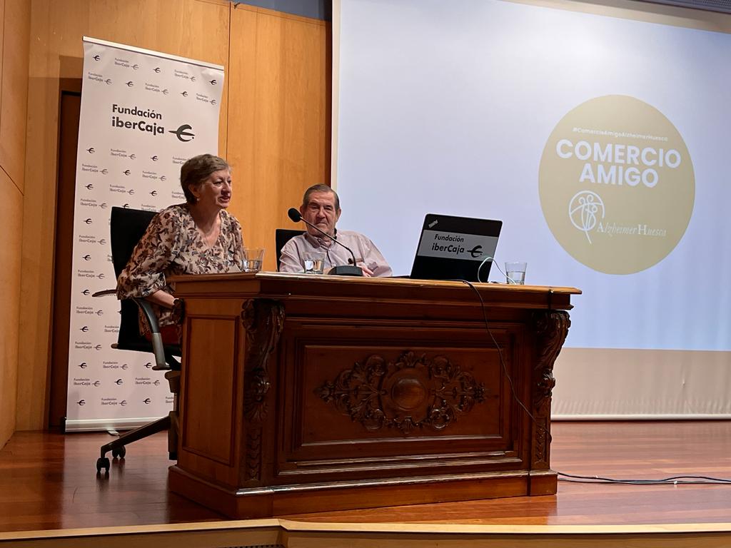 Alicia Sipán y Vidal en la clausura de la jornada de Alzhéimer Huesca.