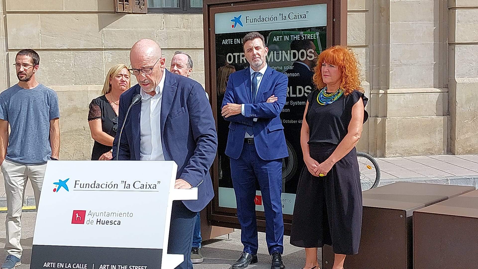 Inauguración en la plaza de Navarra de la muestra Otros mundos. Viaje por el sistema solar de la mano de Michael Benson