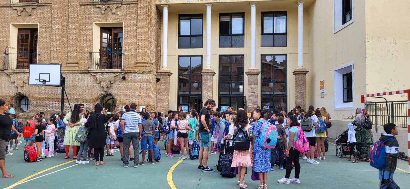 Educación impulsa una estrategia para reducir la carga burocrática de los docentes.