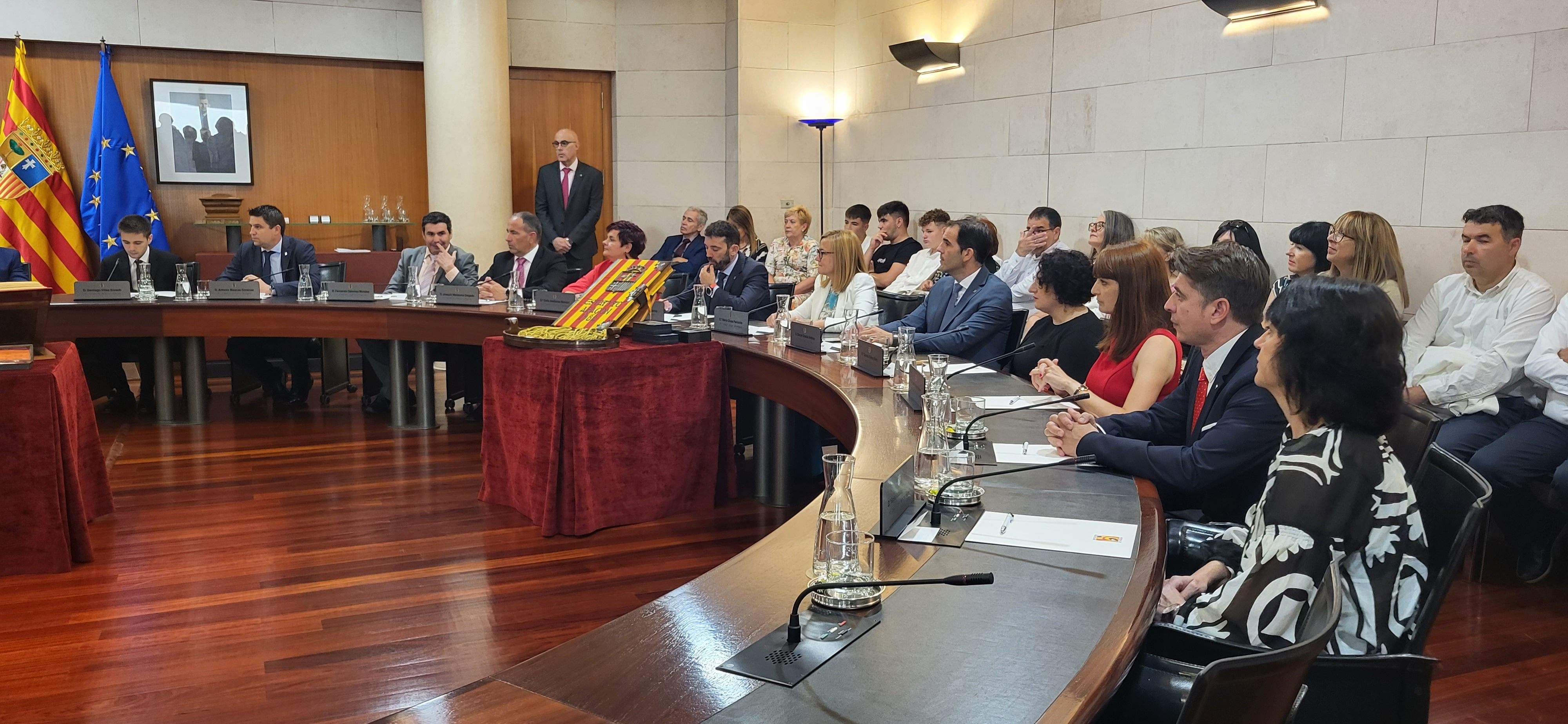 Pleno de la Diputación Provincial de Huesca con parte del grupo del PSOE. Foto Myriam Martínez