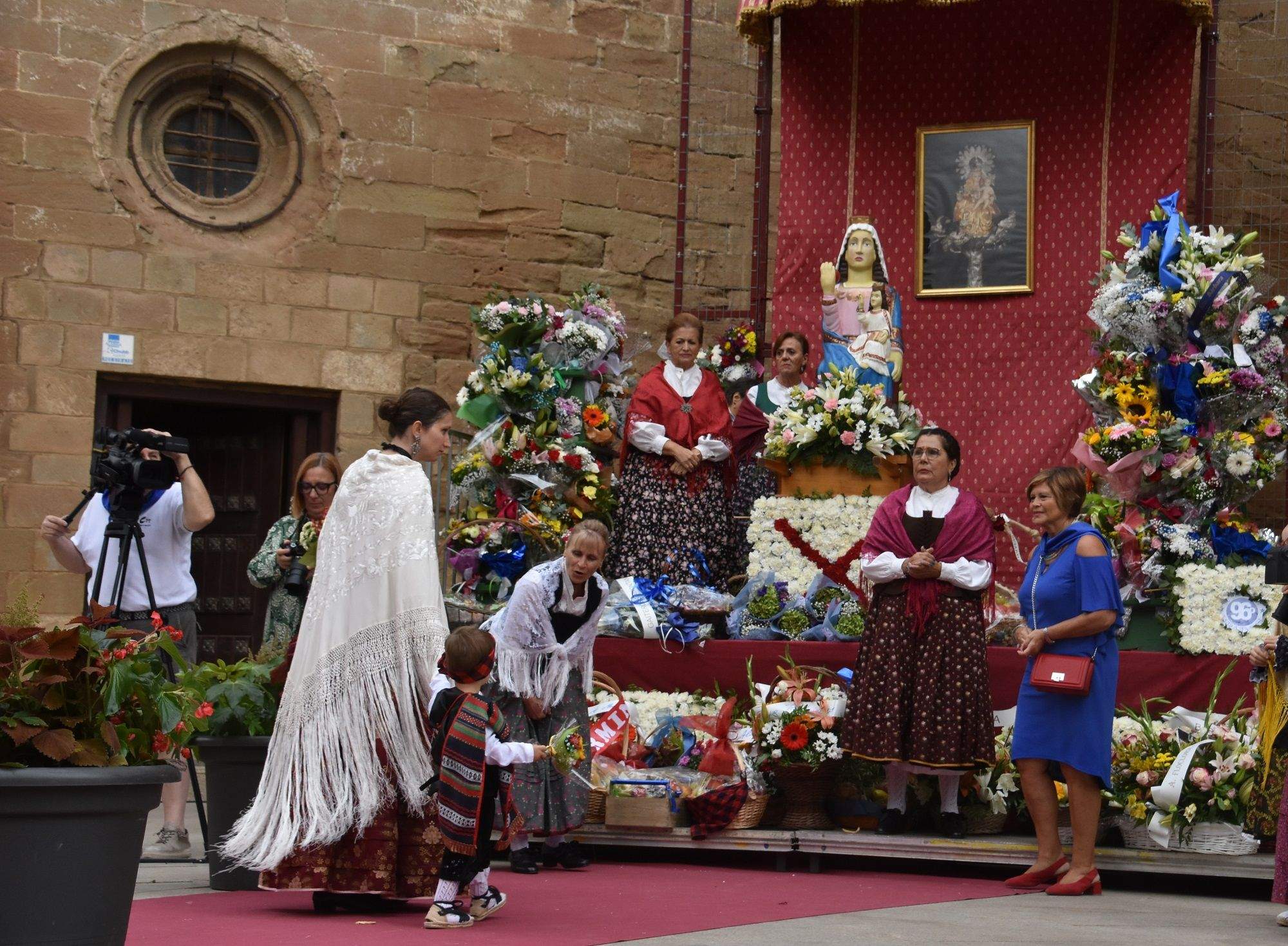 Ofrenda de flores y frutos