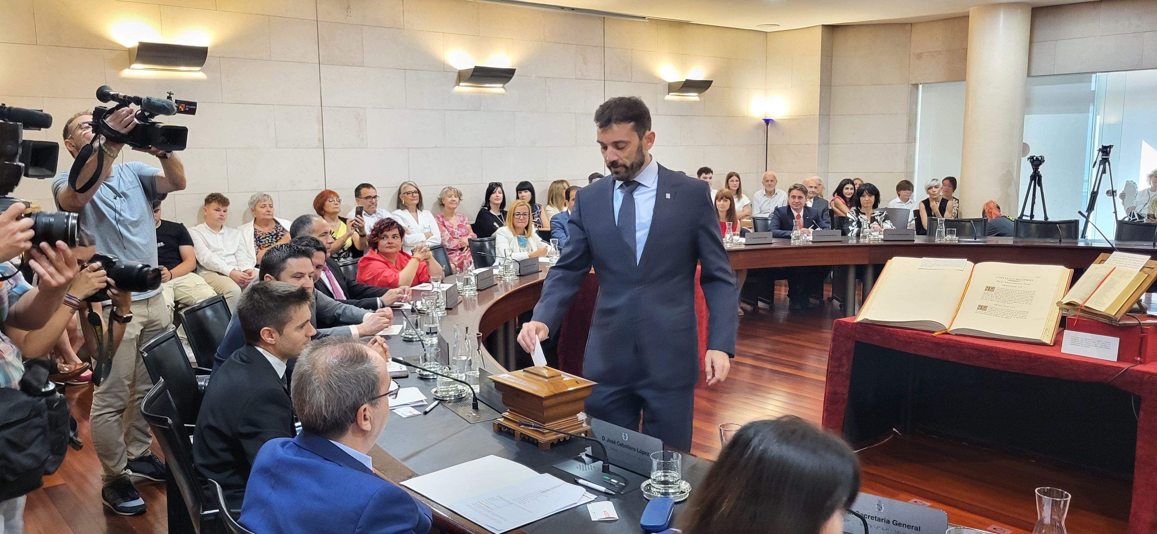 Constitución de la Diputación Provincial de Huesca. Foto Myriam Martínez