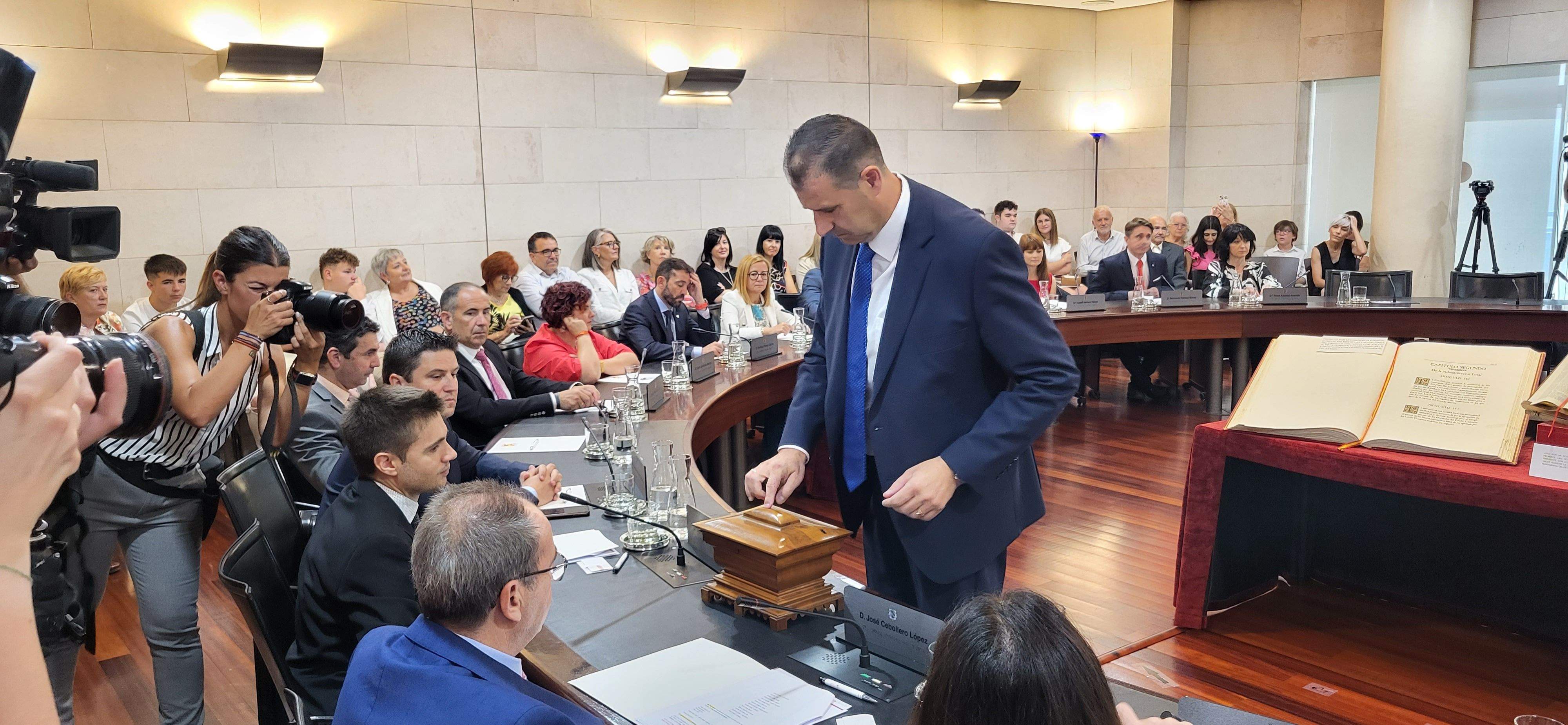 Constitución de la Diputación Provincial de Huesca. Foto Myriam Martínez