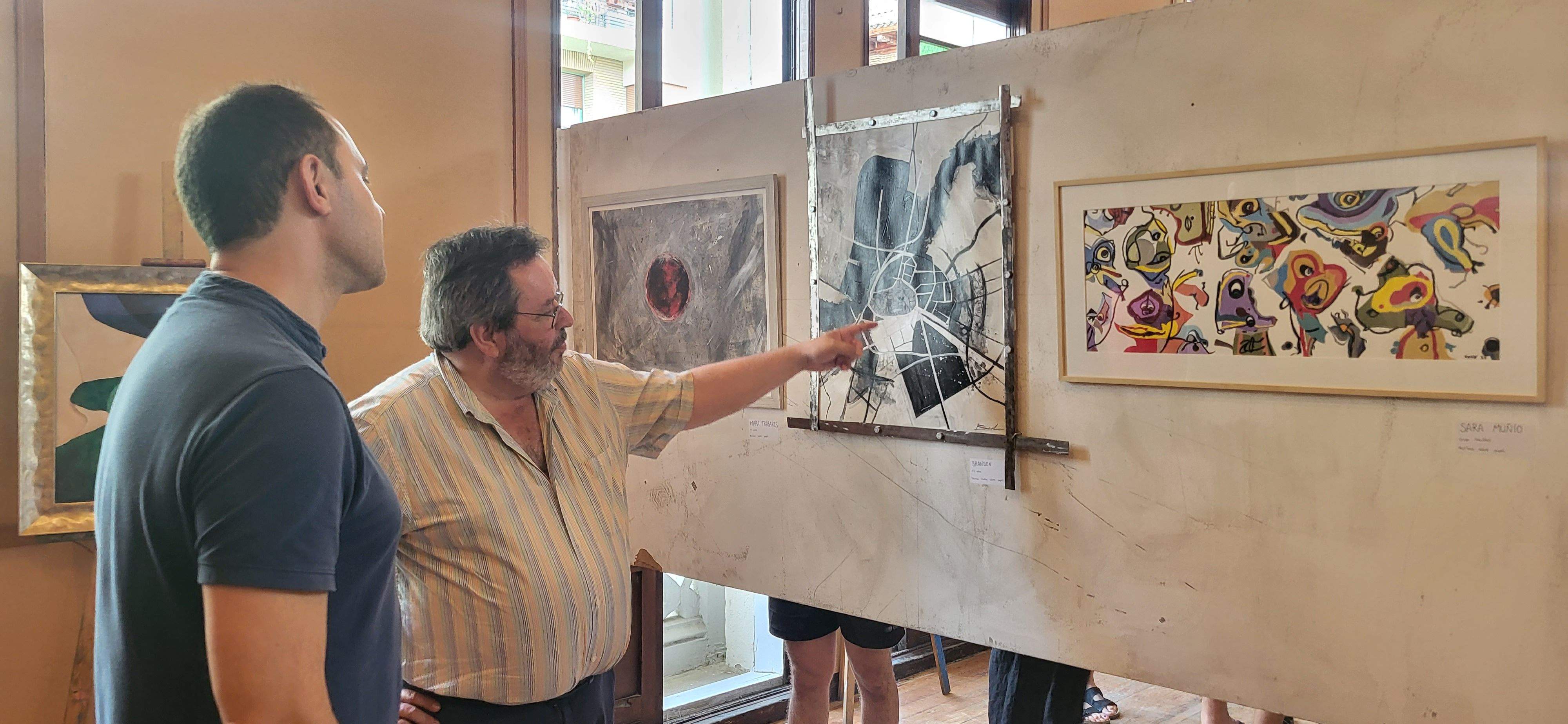 Exposición de la Escuela Fernando Sanagustín en el Casino oscense. Foto Myriam Martínez