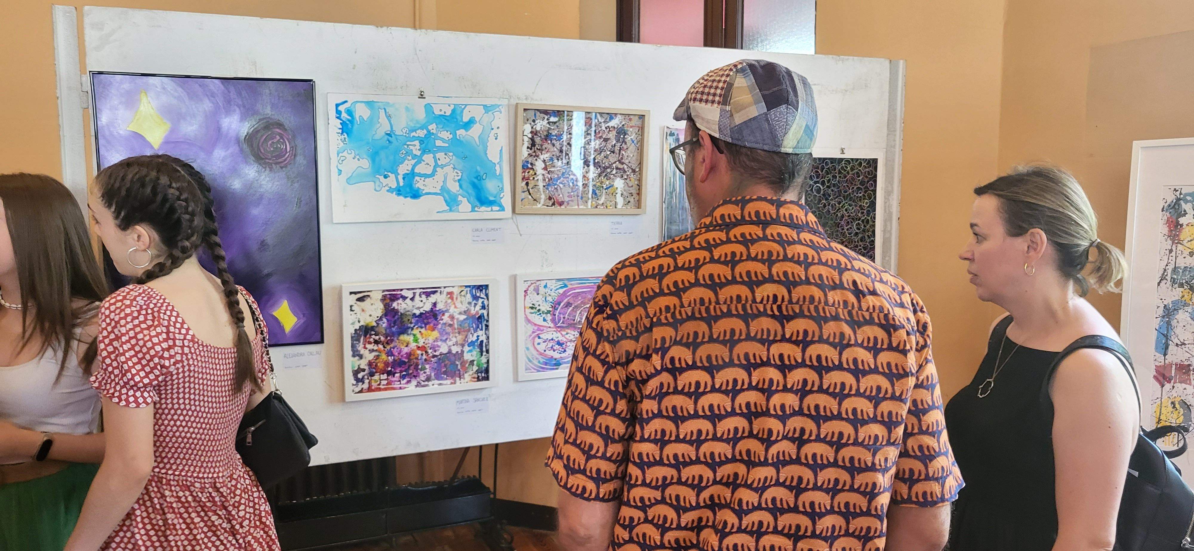 Exposición de la Escuela Fernando Sanagustín en el Casino oscense. Foto Myriam Martínez