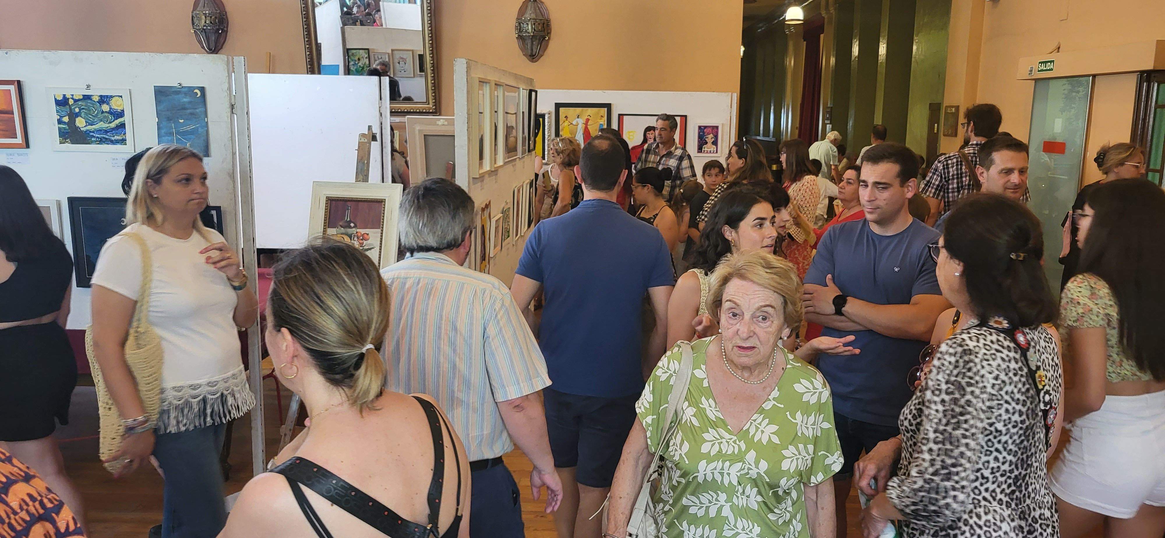 Exposición de la Escuela Fernando Sanagustín en el Casino oscense. Foto Myriam Martínez