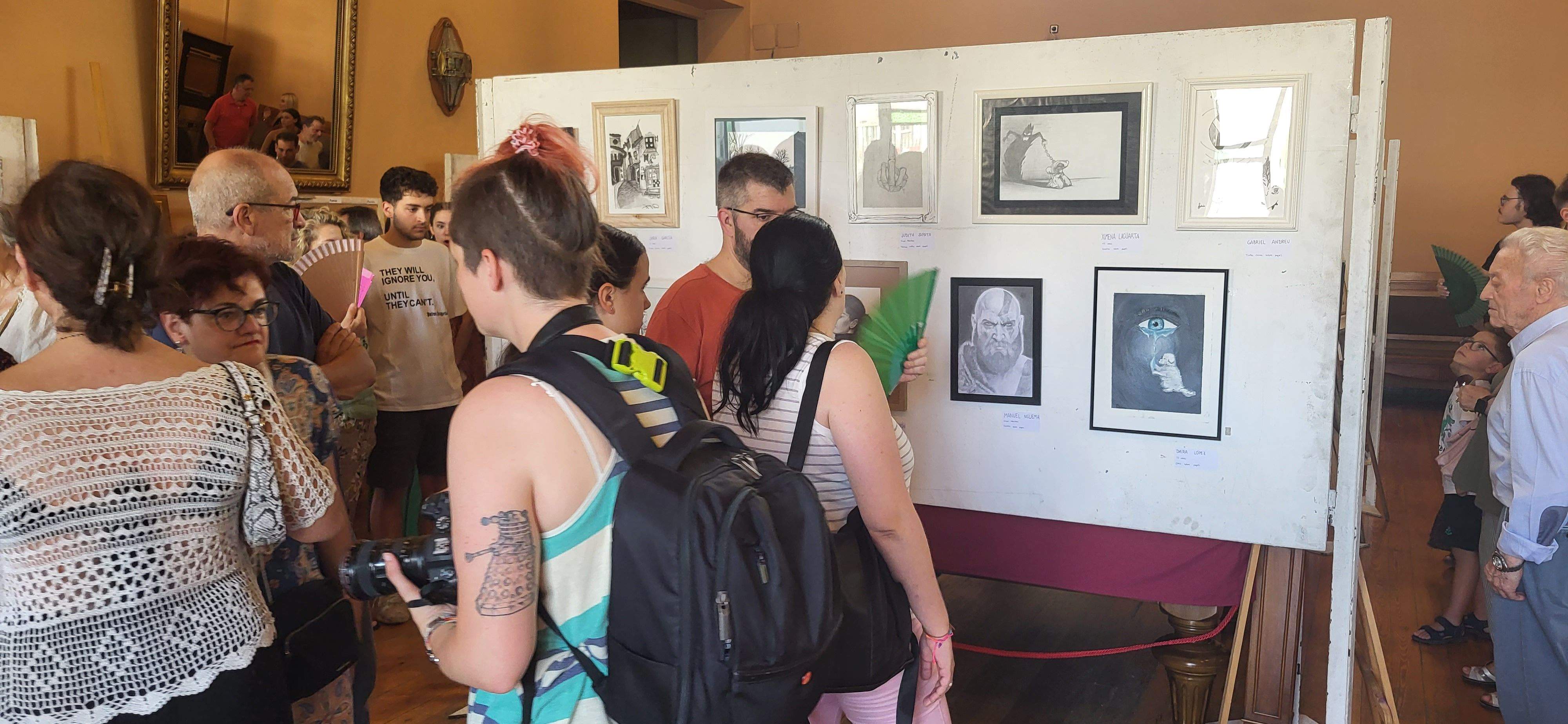 Exposición de la Escuela Fernando Sanagustín en el Casino oscense. Foto Myriam Martínez