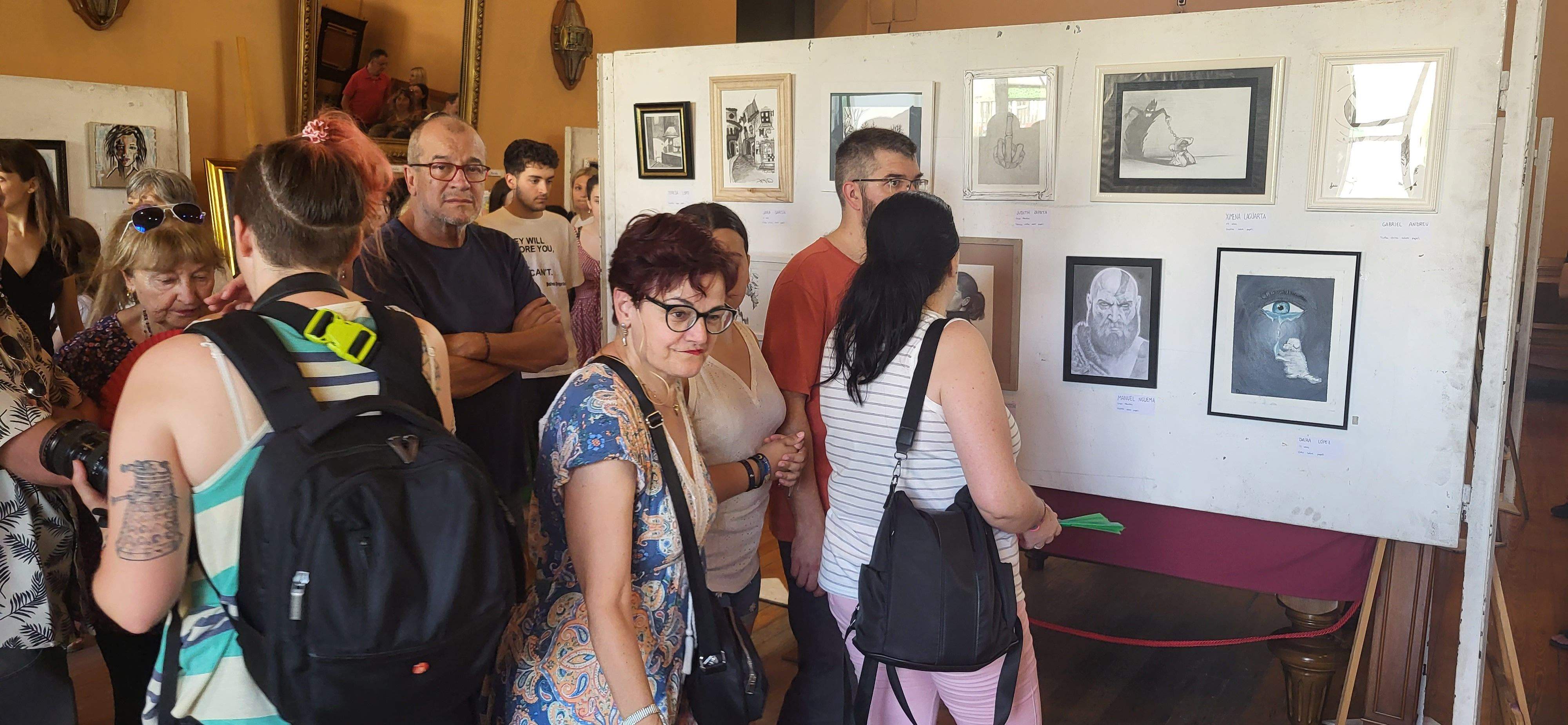 Exposición de la Escuela Fernando Sanagustín en el Casino oscense. Foto Myriam Martínez