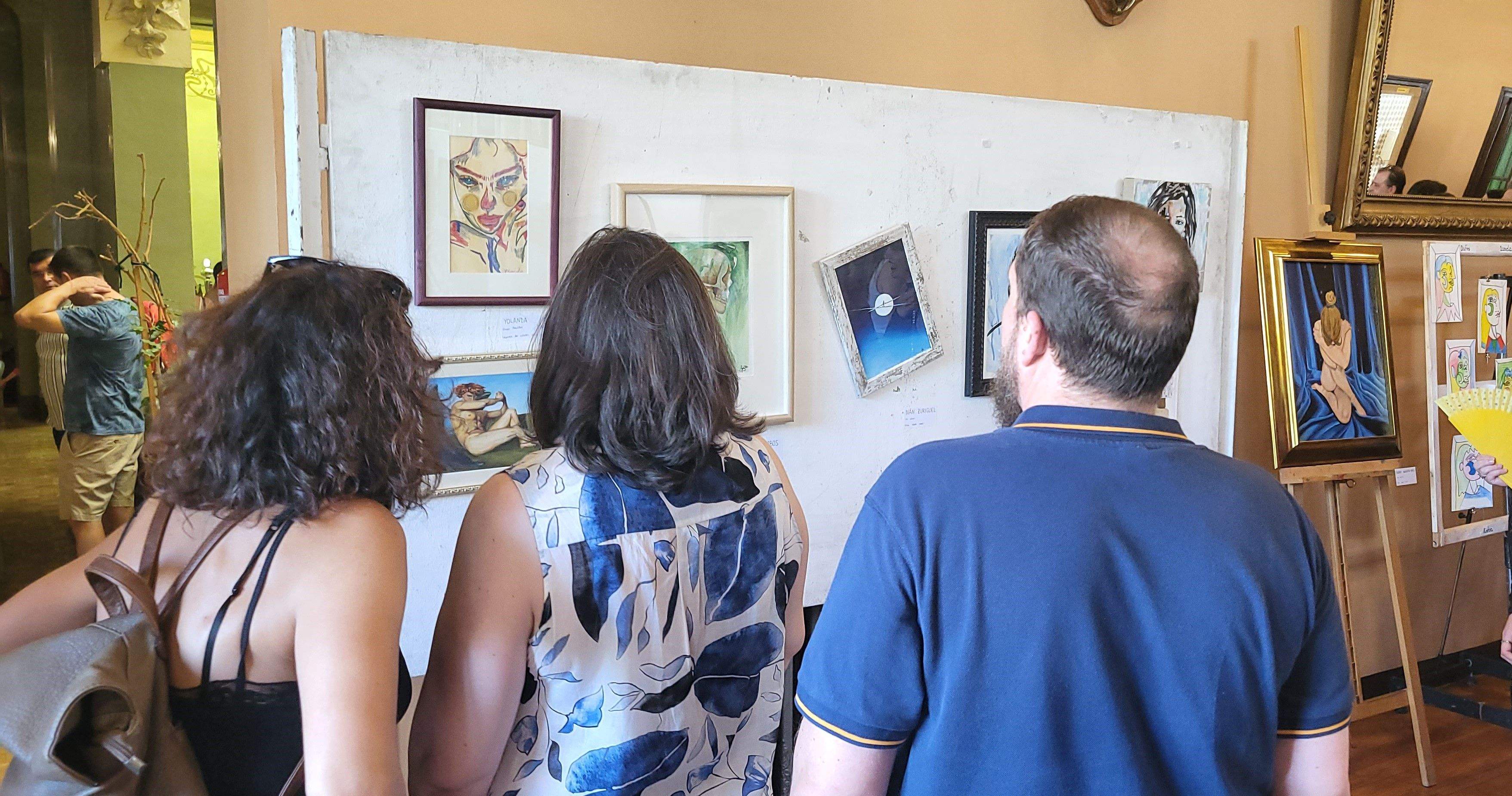 Exposición de la Escuela Fernando Sanagustín en el Casino oscense. Foto Myriam Martínez