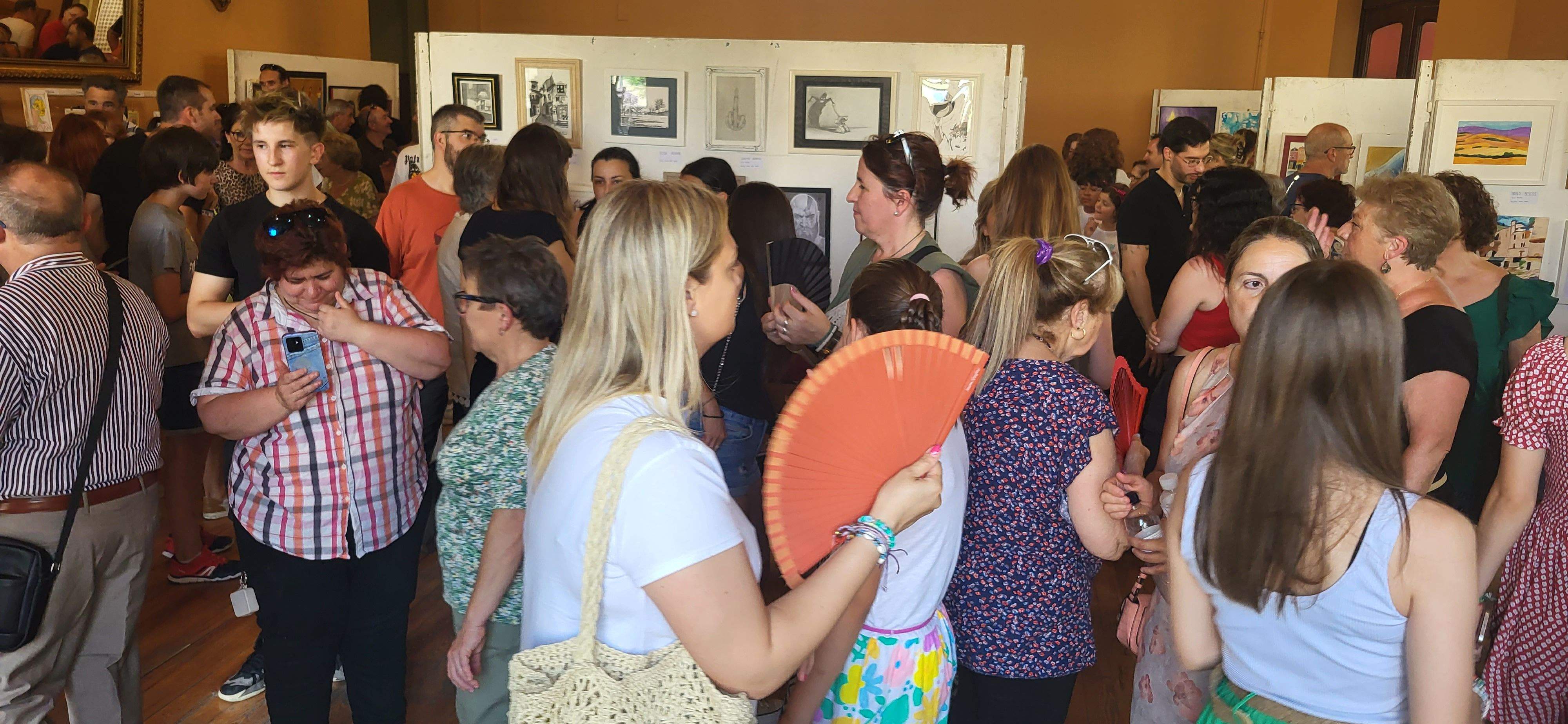 Exposición de la Escuela Fernando Sanagustín en el Casino oscense. Foto Myriam Martínez