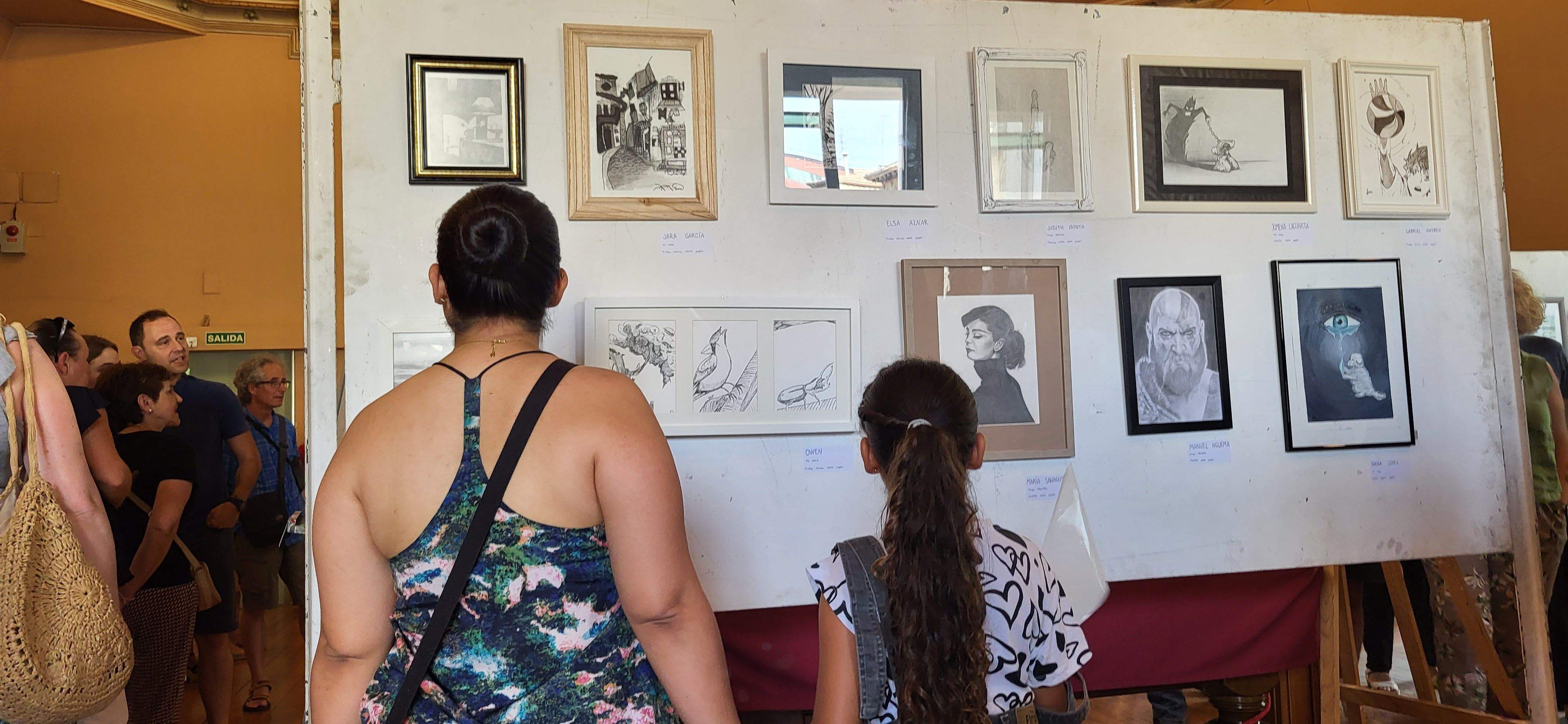 Exposición de la Escuela Fernando Sanagustín en el Casino oscense. Foto Myriam Martínez