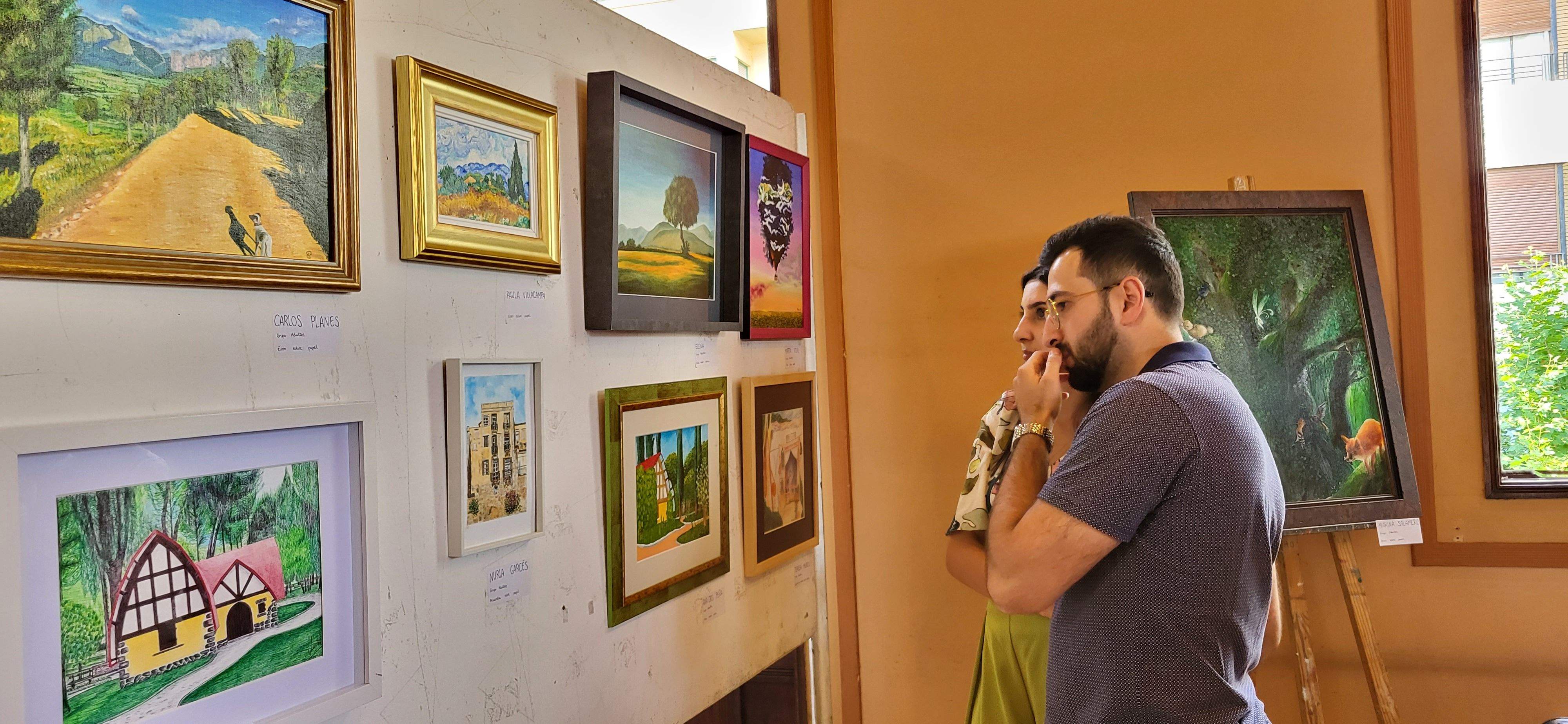 Exposición de la Escuela Fernando Sanagustín en el Casino oscense. Foto Myriam Martínez