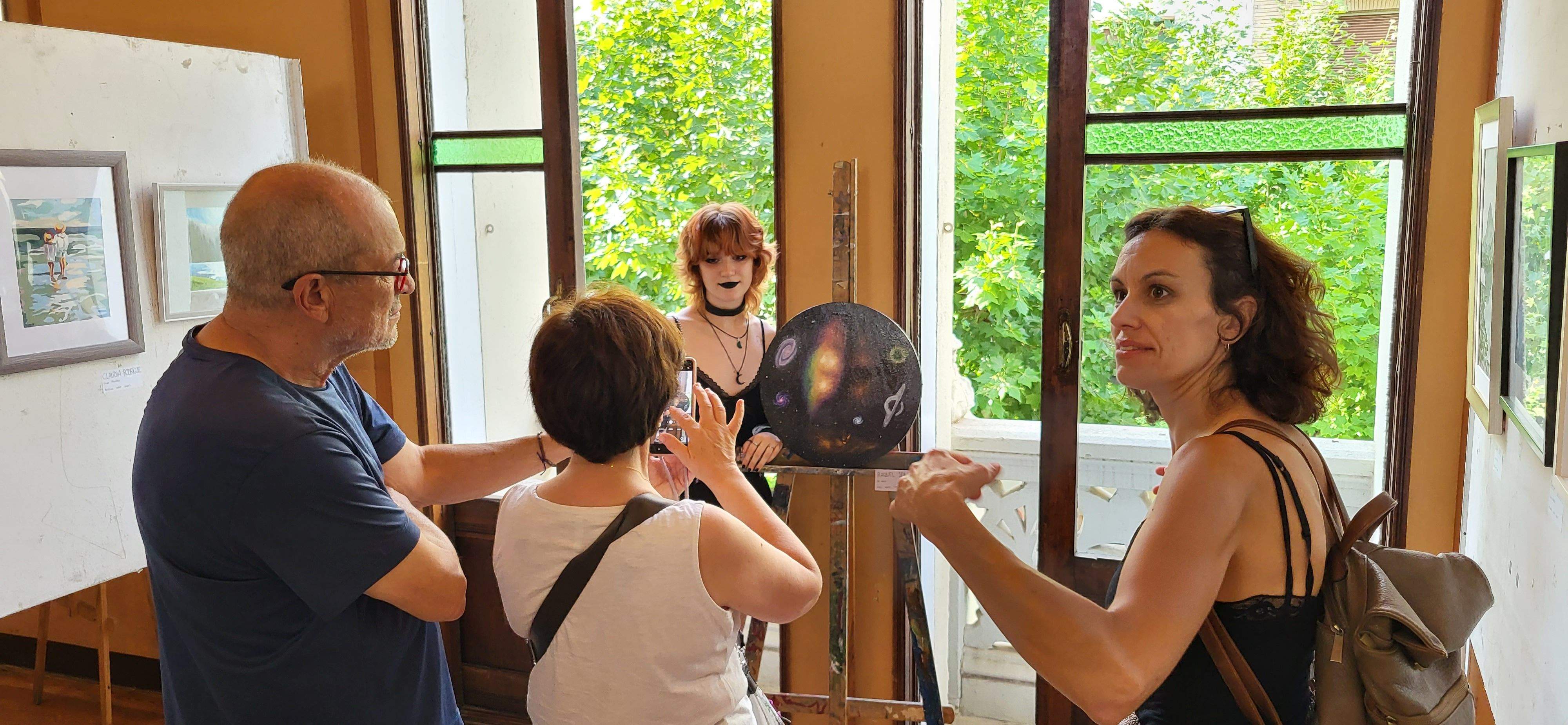 Exposición de la Escuela Fernando Sanagustín en el Casino oscense. Foto Myriam Martínez