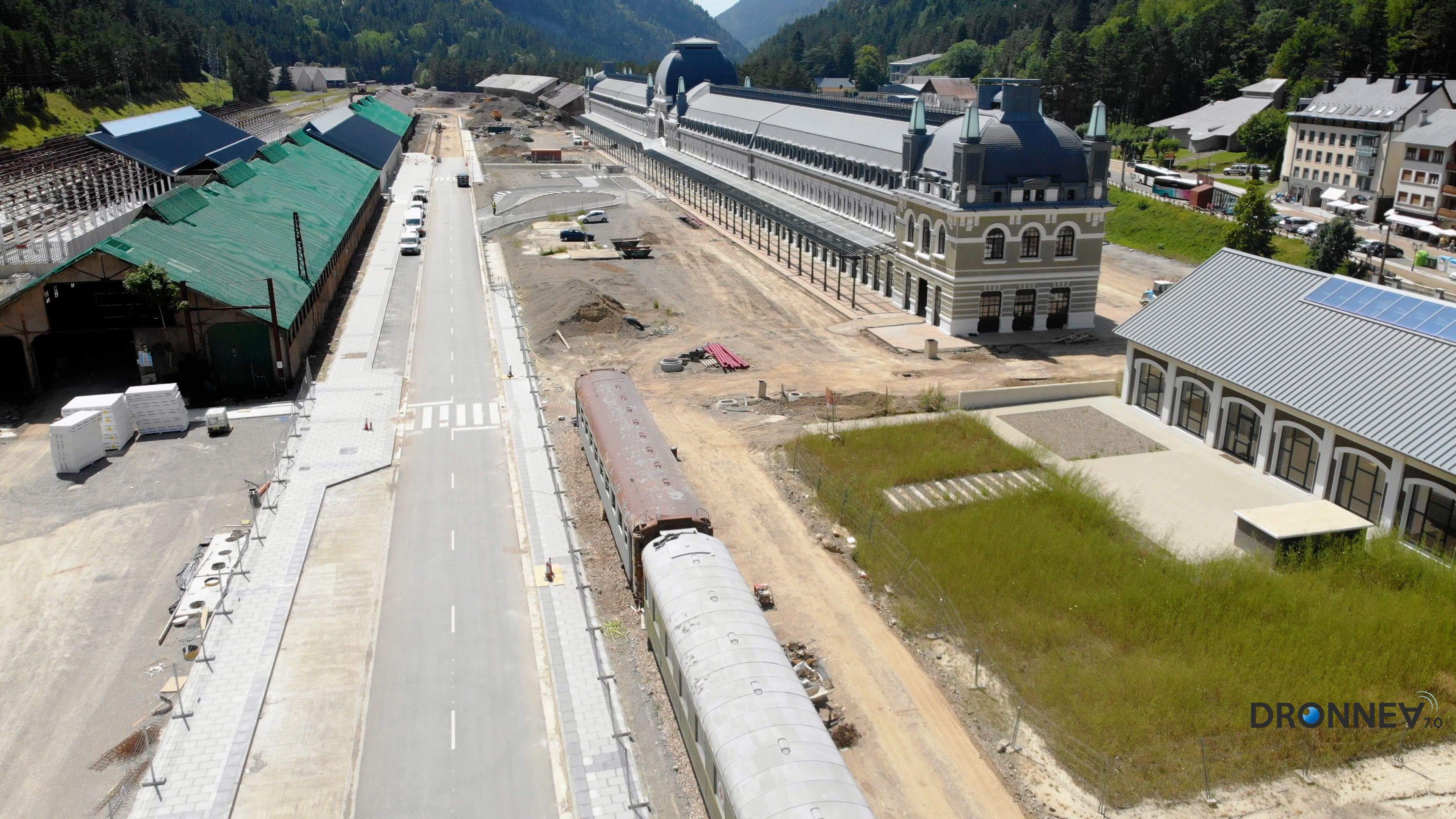 El wolframio para los tanques de Hitler hace su parada desde Galicia destino Hitler. Oro y opio, la opulencia frente a la tristeza. 