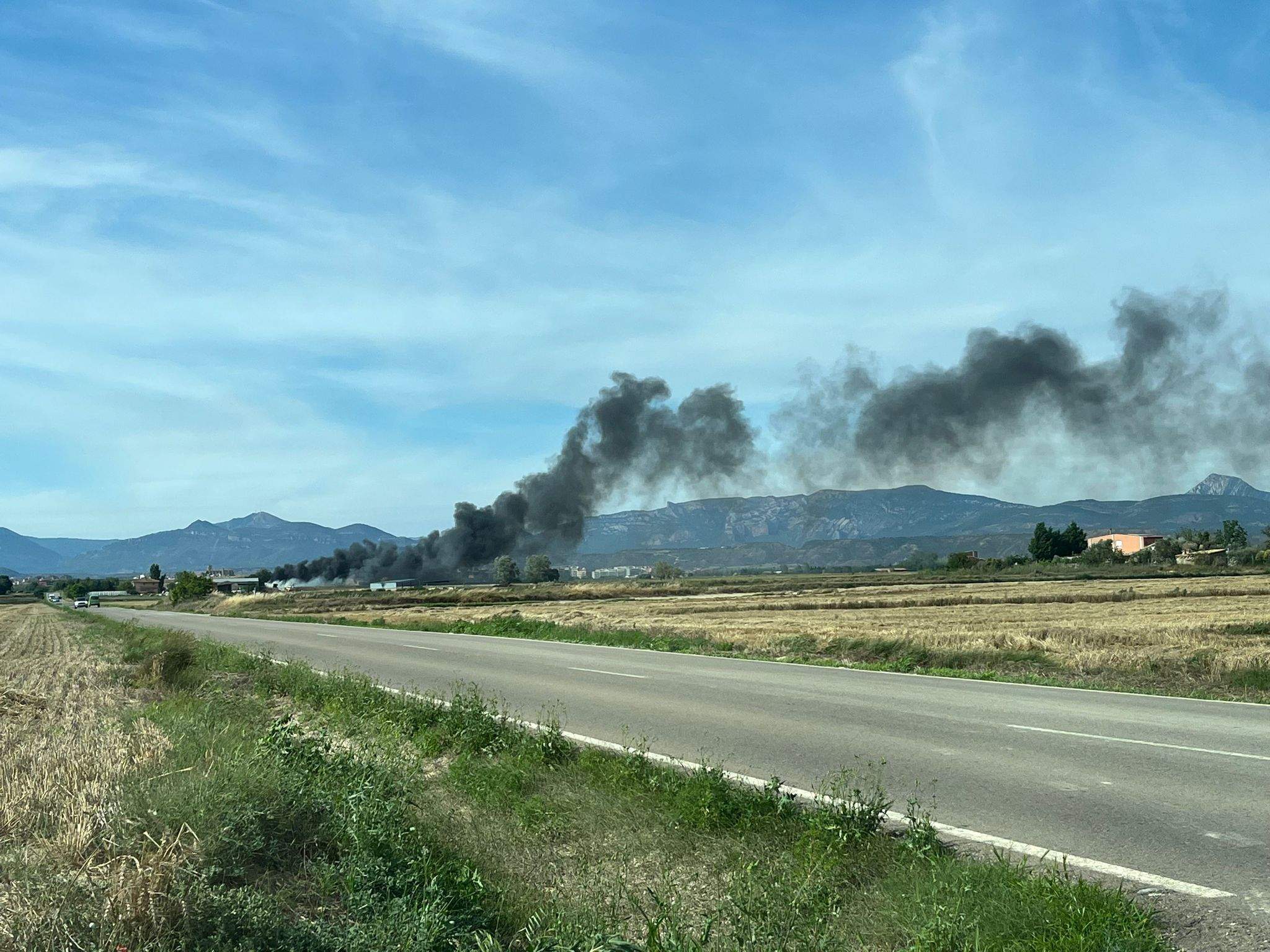 Incendio en la carretera de Vicién.