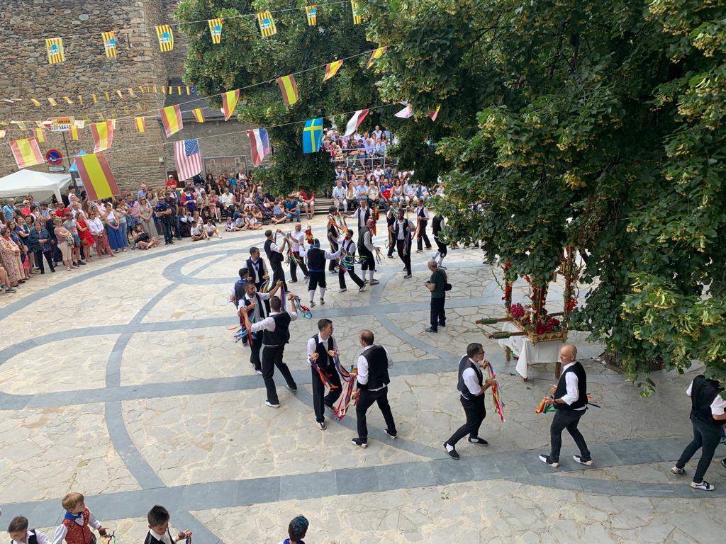 Imagen del Ball dels omes en el día grande de Benasque.