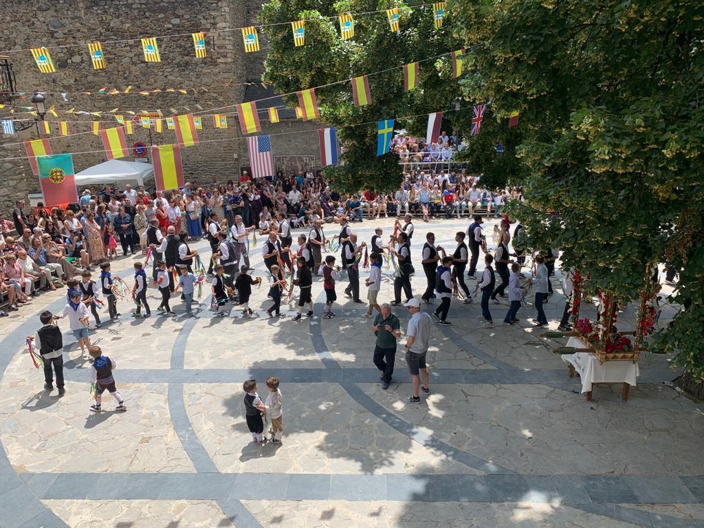 Celebración del día de San Marcial en Benasque con el Ball dels omes.