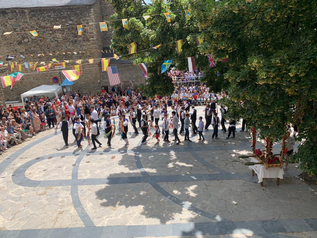 Celebración del día de San Marcial en Benasque con el Ball dels omes.