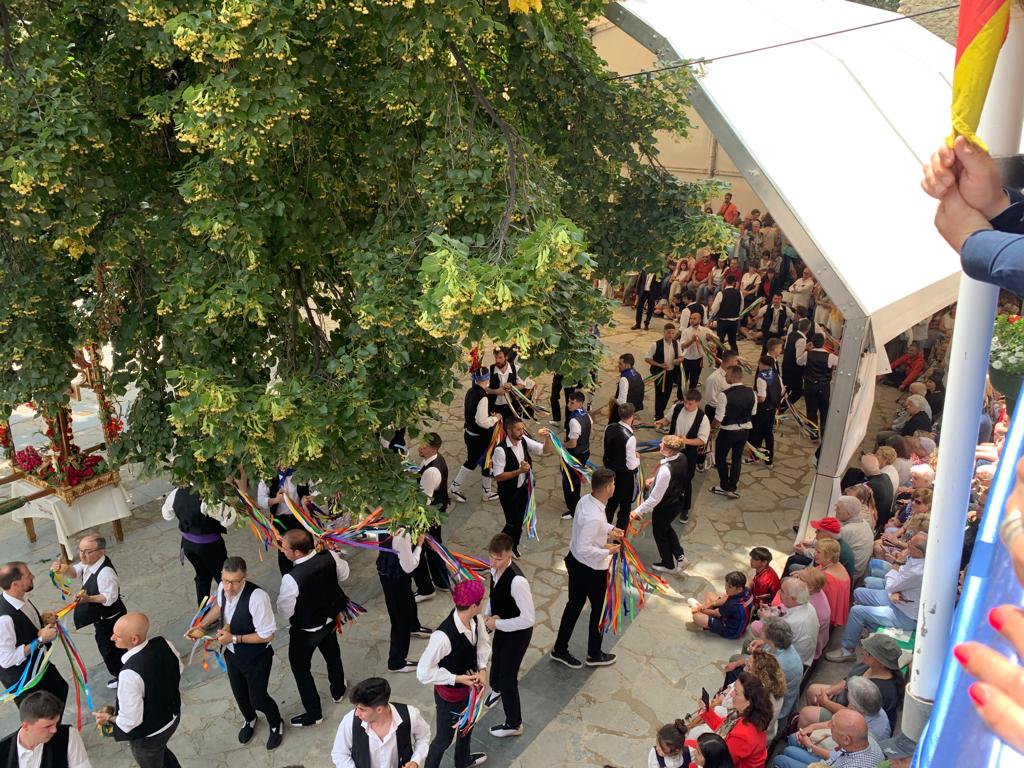 Celebración del día de San Marcial en Benasque con el Ball dels omes.