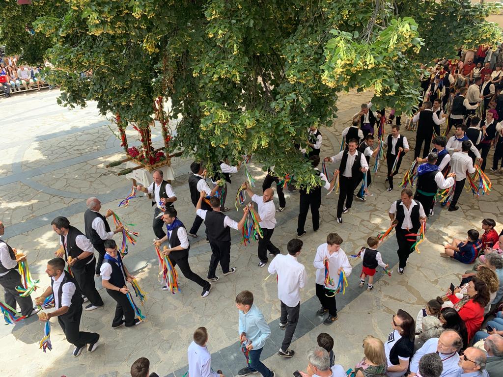 Celebración del día de San Marcial en Benasque con el Ball dels omes.