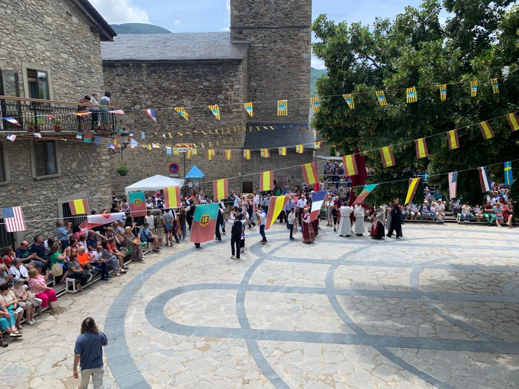 Celebración del día de San Marcial en Benasque con el Ball dels omes.
