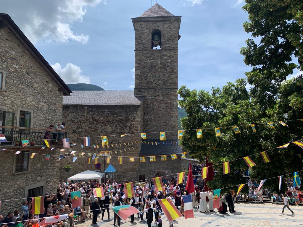 Celebración del día de San Marcial en Benasque con el Ball dels omes.