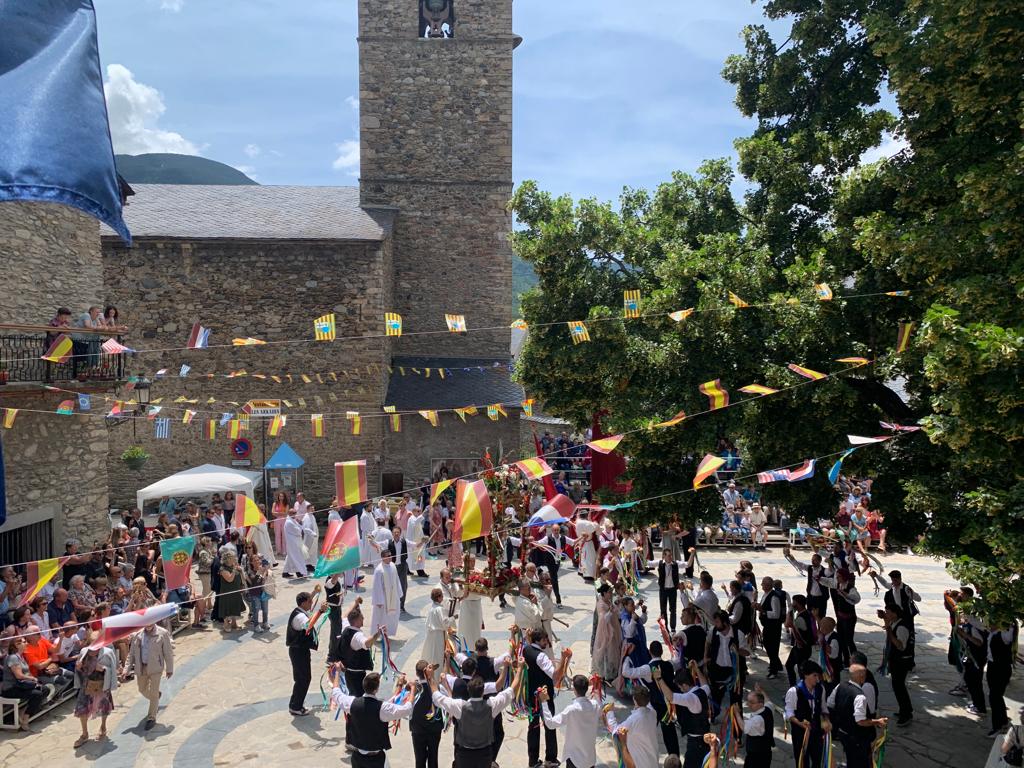 Celebración del día de San Marcial en Benasque con el Ball dels omes.