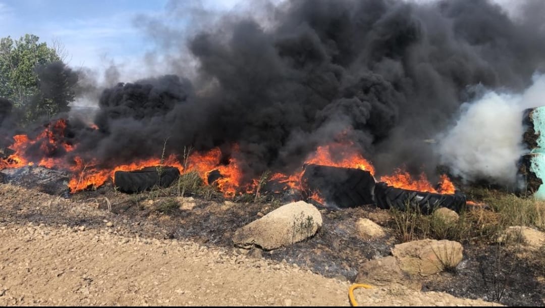 Incendio en la carretera de Vicién.