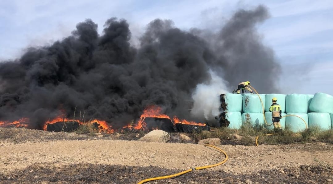 Incendio en la carretera de Vicién.