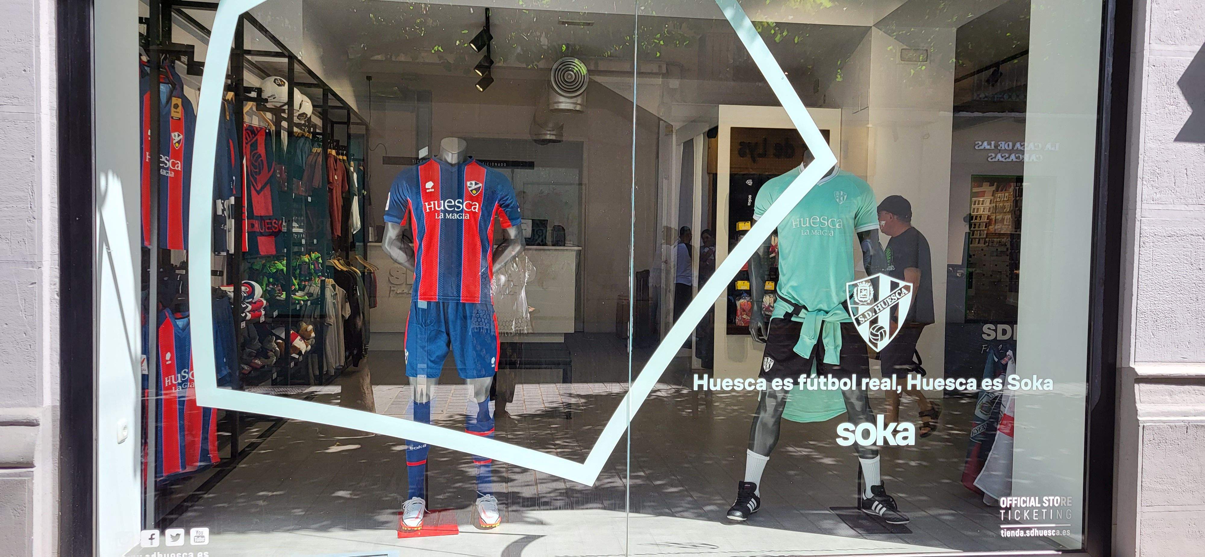 Nueva equipación del Huesca. Foto Myriam Martínez