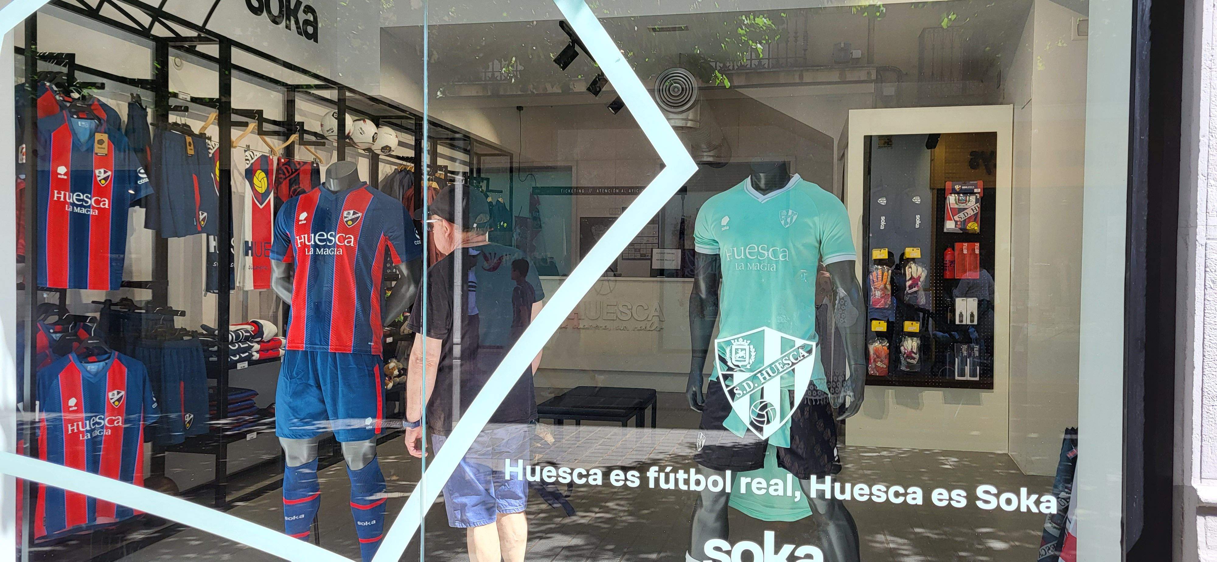 Nueva equipación del Huesca. Foto Myriam Martínez