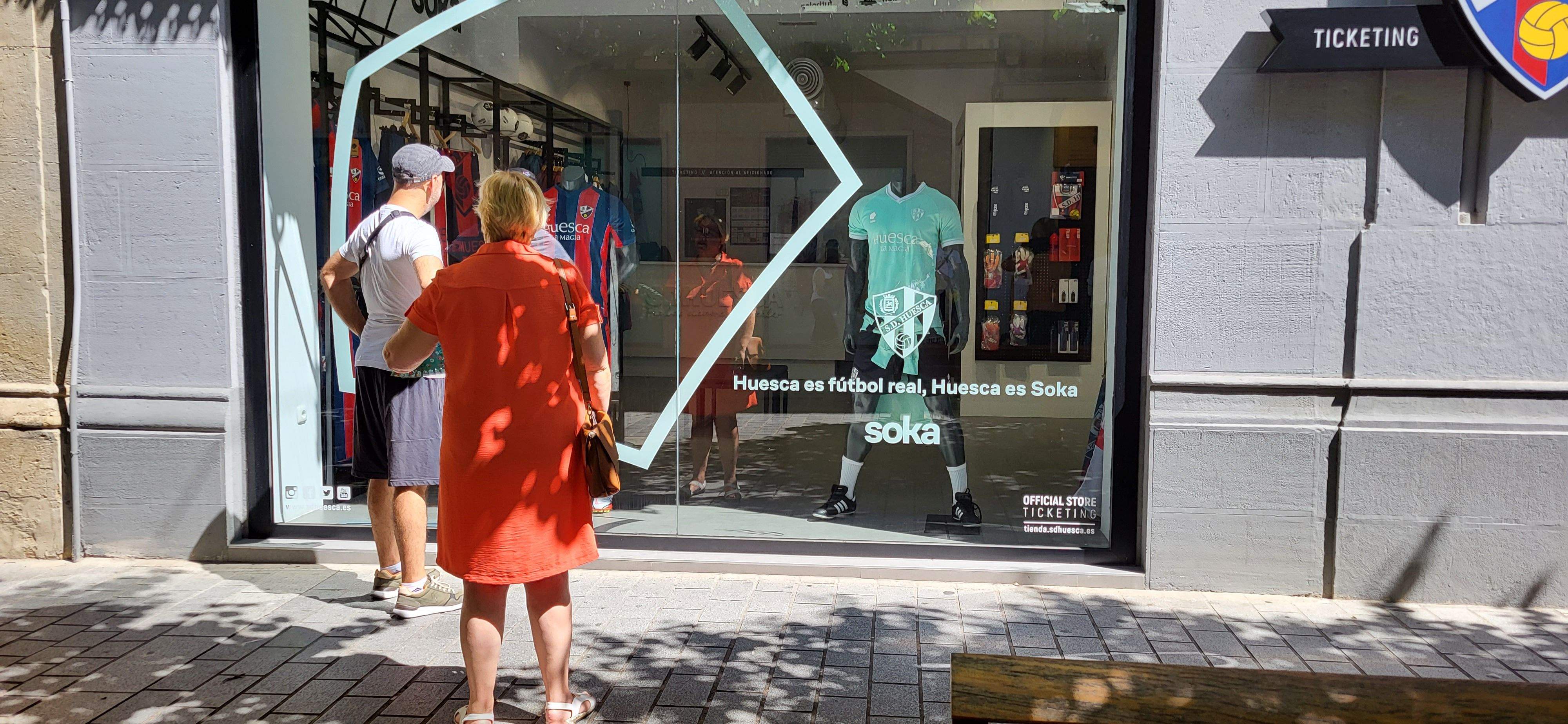 Nueva equipación del Huesca. Foto Myriam Martínez