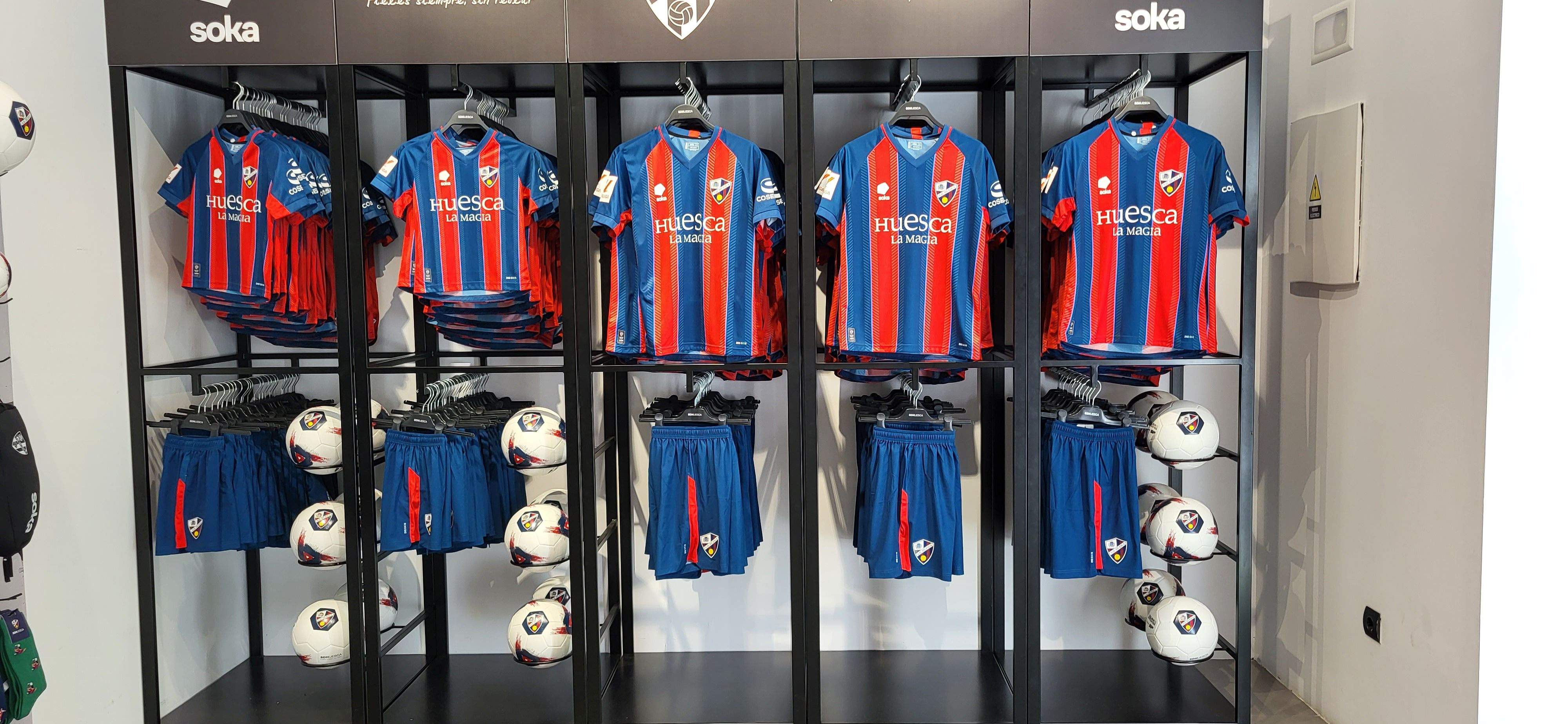 Nueva equipación del Huesca. Foto Myriam Martínez