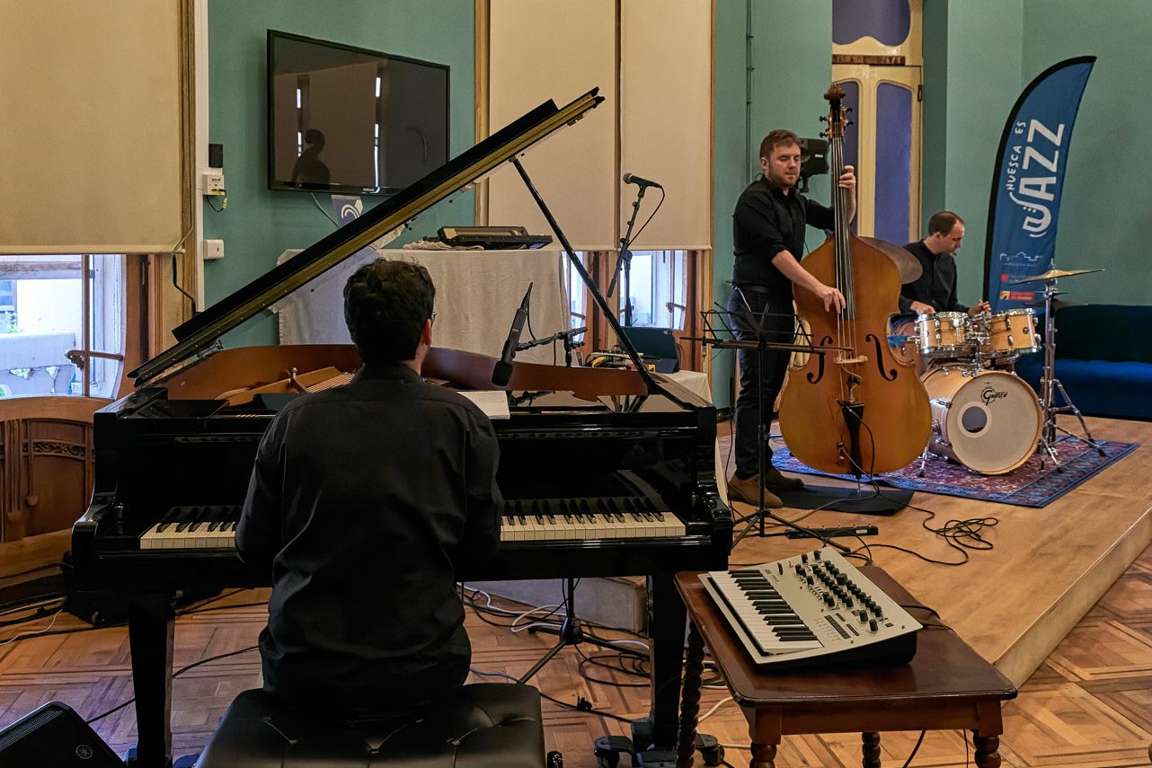 Pere Bujosa Trío en el Casino de Huesca. Foto Fabio Galicia Pere Bujosa Trío en el Casino de Huesca. Foto Fabio Galicia