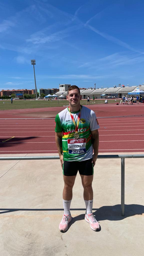 Fran Plana y su medalla de oro