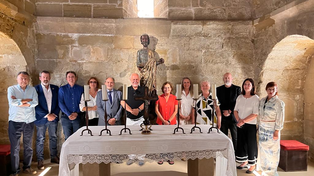 Entrega de una réplica del Santo Grial a la iglesia de San Pedro de Huesca.