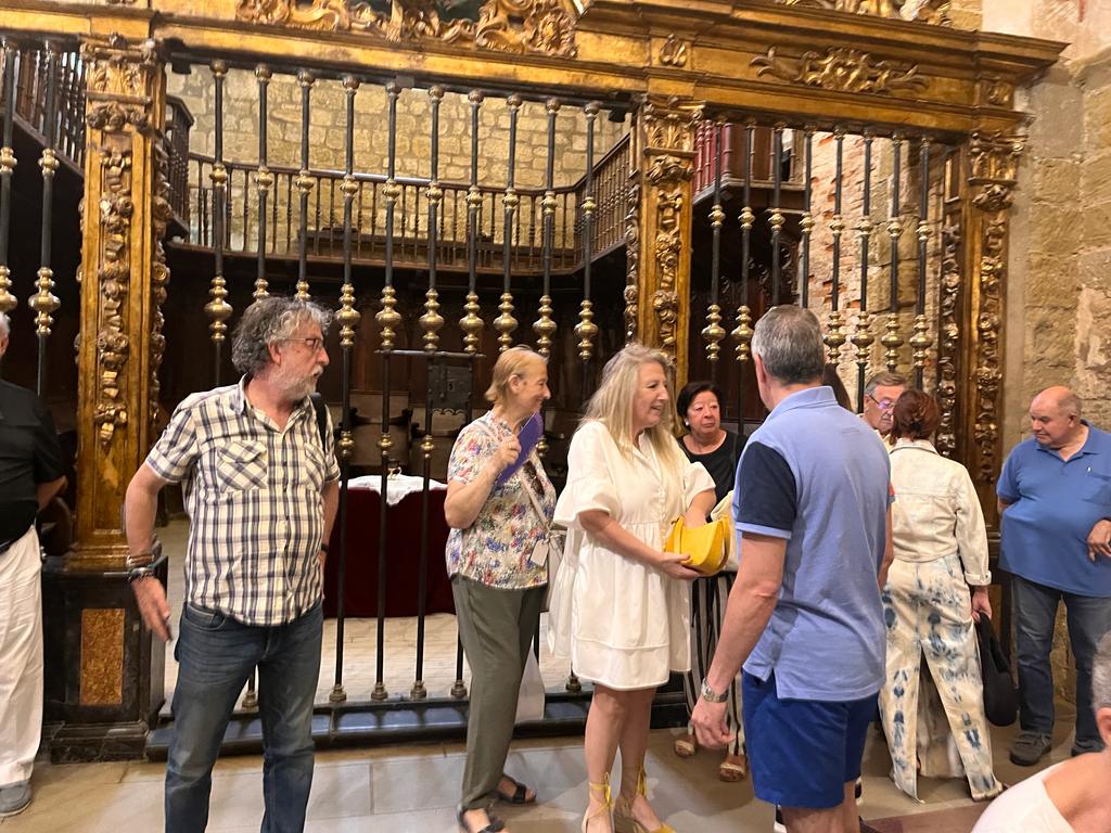 Entrega de una réplica del Santo Grial a la iglesia de San Pedro de Huesca.