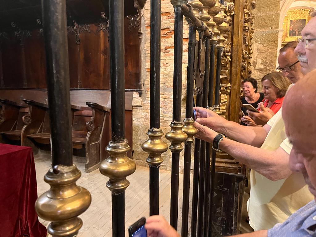 Entrega de una réplica del Santo Grial a la iglesia de San Pedro de Huesca.