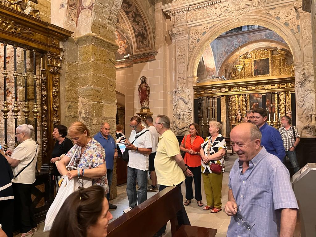 Entrega de una réplica del Santo Grial a la iglesia de San Pedro de Huesca.
