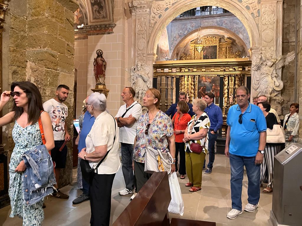 Entrega de una réplica del Santo Grial a la iglesia de San Pedro de Huesca.