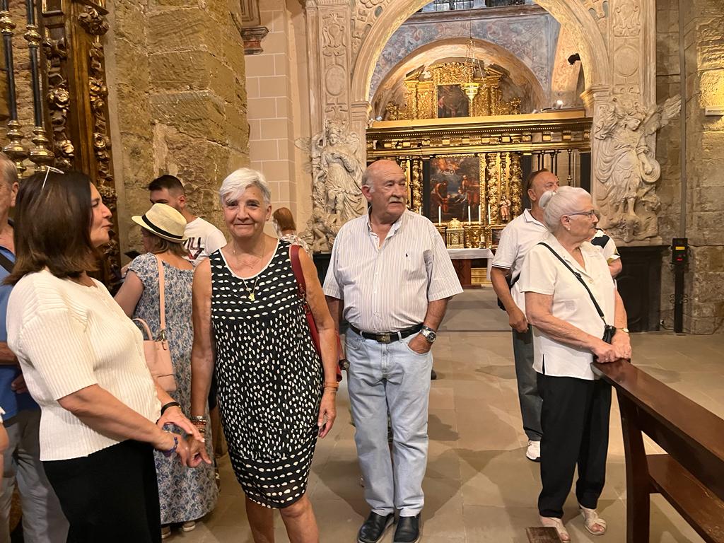 Entrega de una réplica del Santo Grial a la iglesia de San Pedro de Huesca.