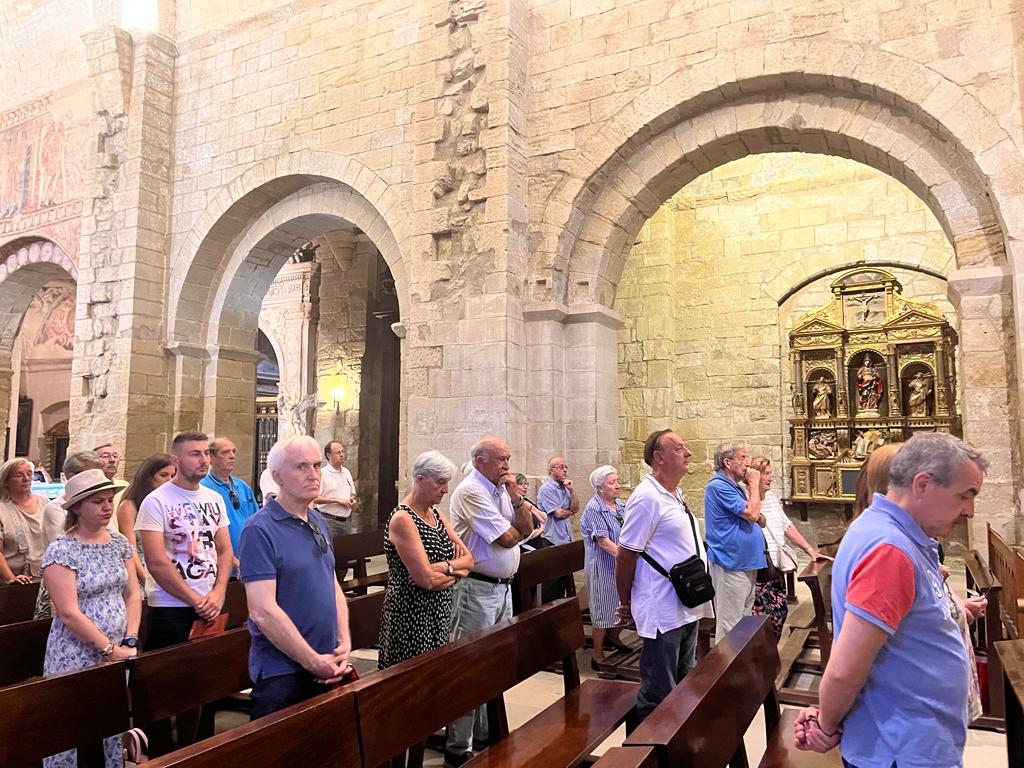 Entrega de una réplica del Santo Grial a la iglesia de San Pedro de Huesca.