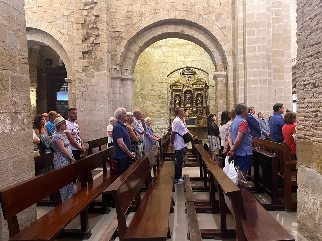 Entrega de una réplica del Santo Grial a la iglesia de San Pedro de Huesca.