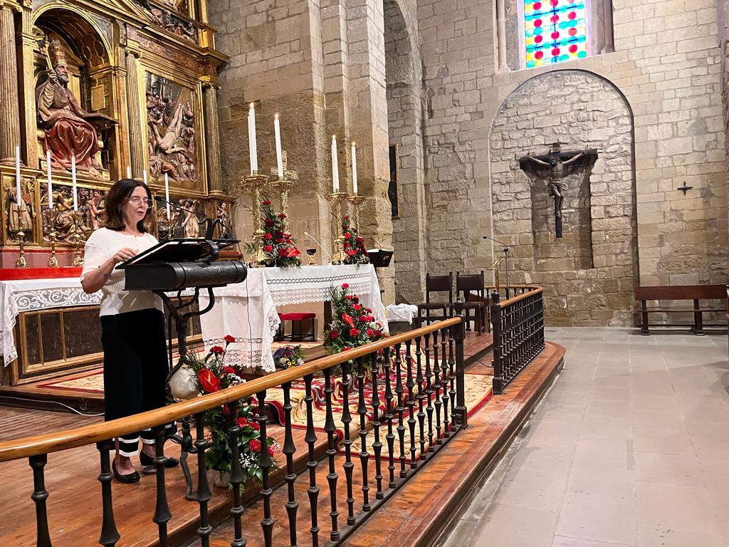 Entrega de una réplica del Santo Grial a la iglesia de San Pedro de Huesca.