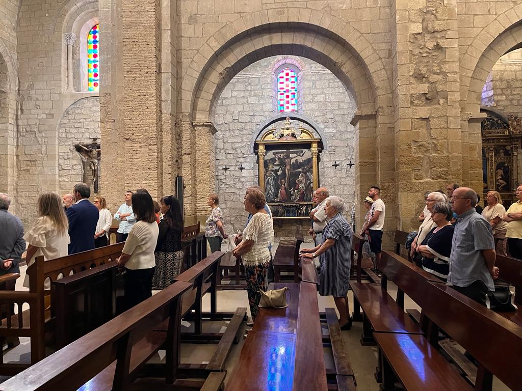 Entrega de una réplica del Santo Grial a la iglesia de San Pedro de Huesca.