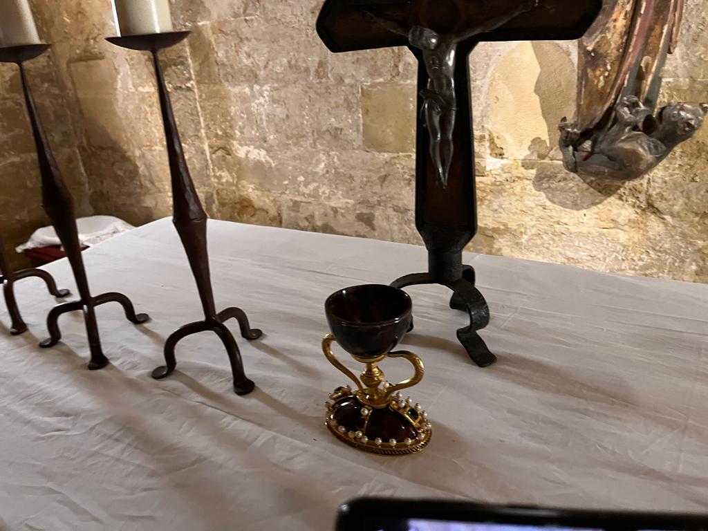 Entrega de una réplica del Santo Grial a la iglesia de San Pedro de Huesca.