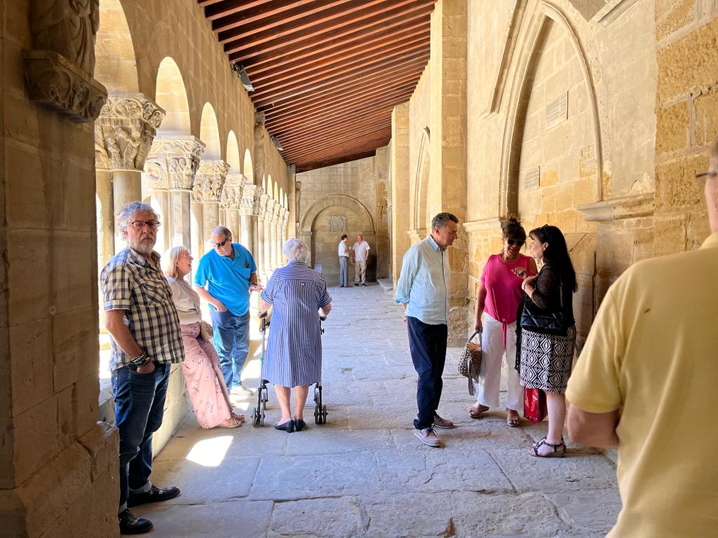 Entrega de una réplica del Santo Grial a la iglesia de San Pedro de Huesca.