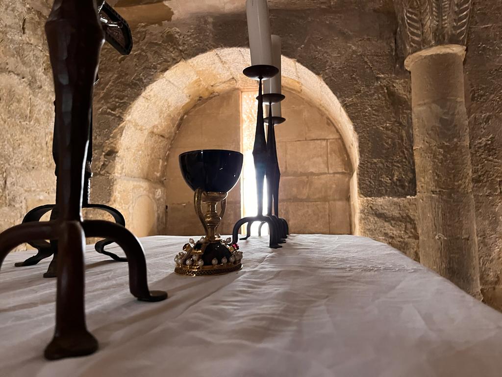 Entrega de una réplica del Santo Grial a la iglesia de San Pedro de Huesca.