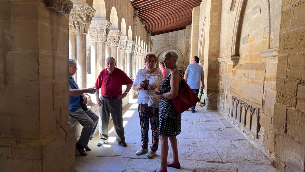 Entrega de una réplica del Santo Grial a la iglesia de San Pedro de Huesca.
