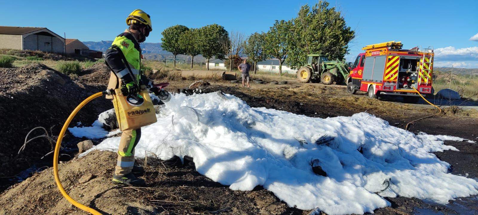 Reactivado el incendio en la carretera de Vicién